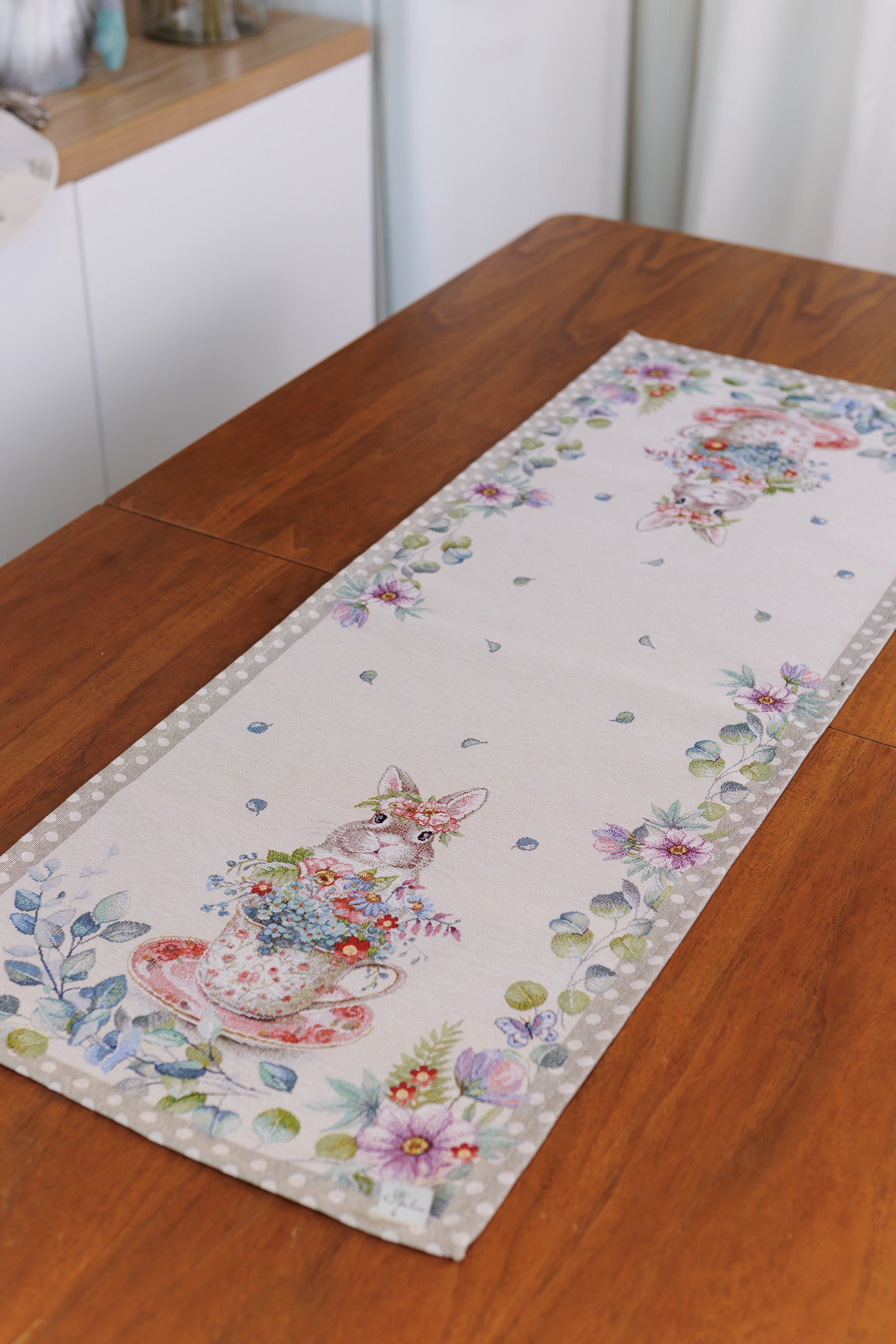 Table Runner Charm 16×55 inches (40×140 cm)