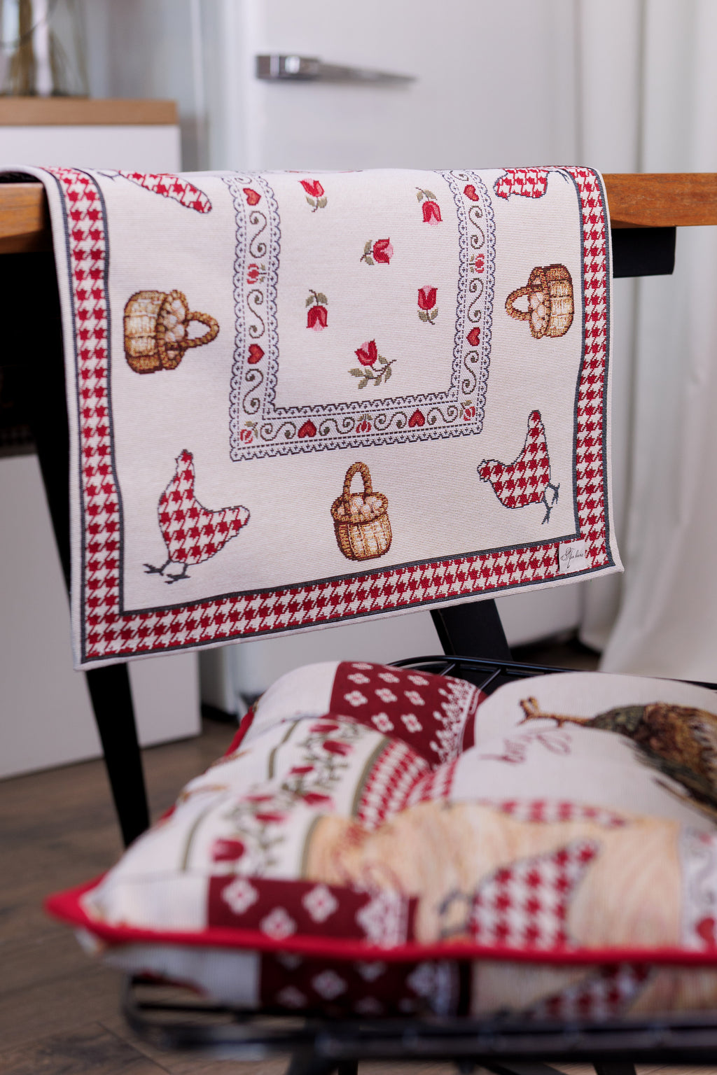 Heritage Bloom Table Runner