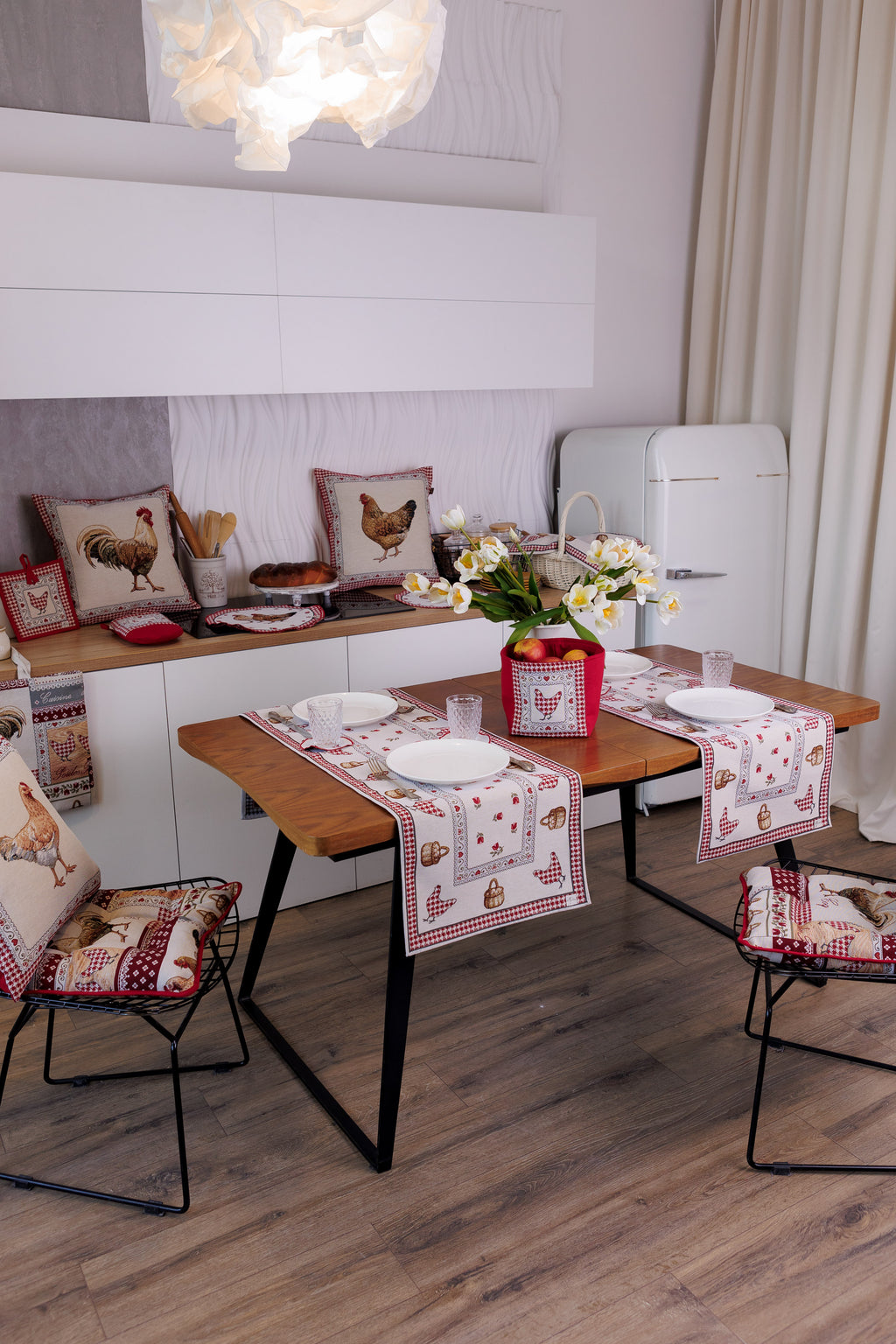 Heritage Bloom Table Runner